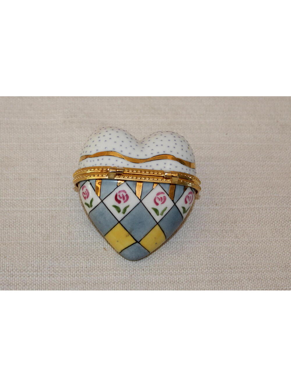 Vintage Ceramic Heart Shaped Trinket Box Floral Harlequin Gold Trim Hinged - Picture 2 of 3